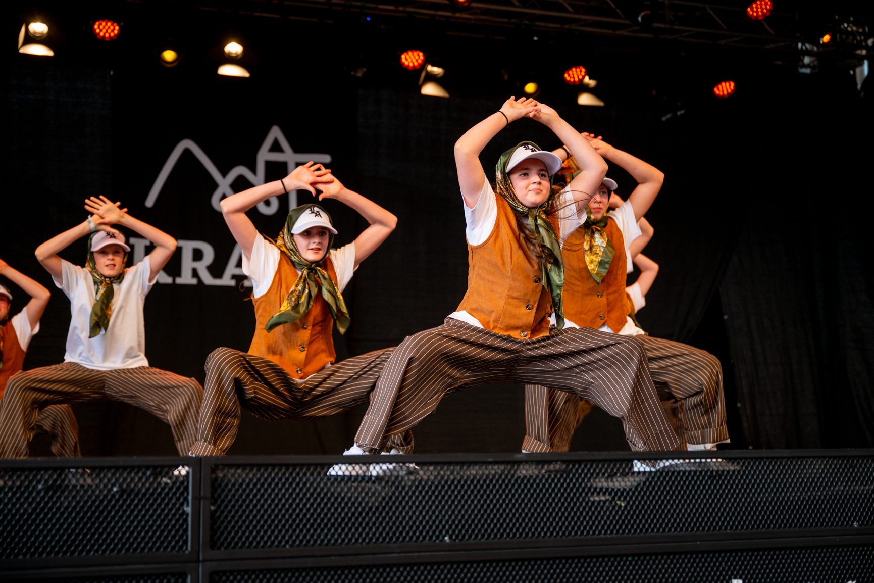 Mladinska hip hop tekmovalna skupina